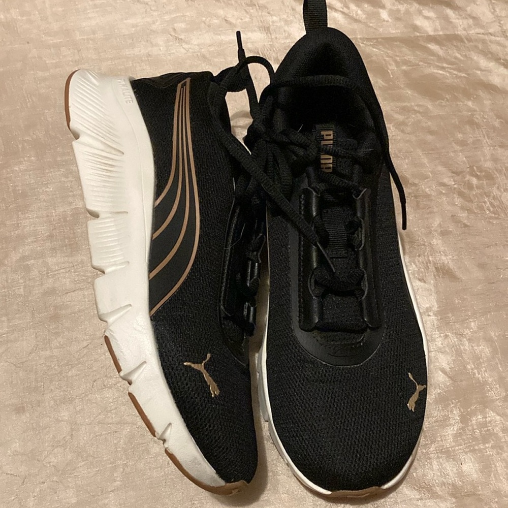 PUMA Flex Lite Sneaker Size 10